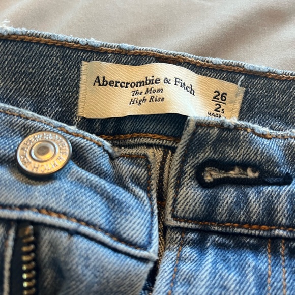 Abercrombie the mom high rise jean - Picture 3 of 3